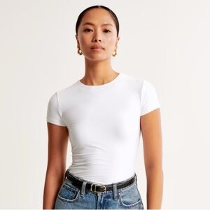 Abercrombie Soft Matte Seamless
Tuckable Baby Tee